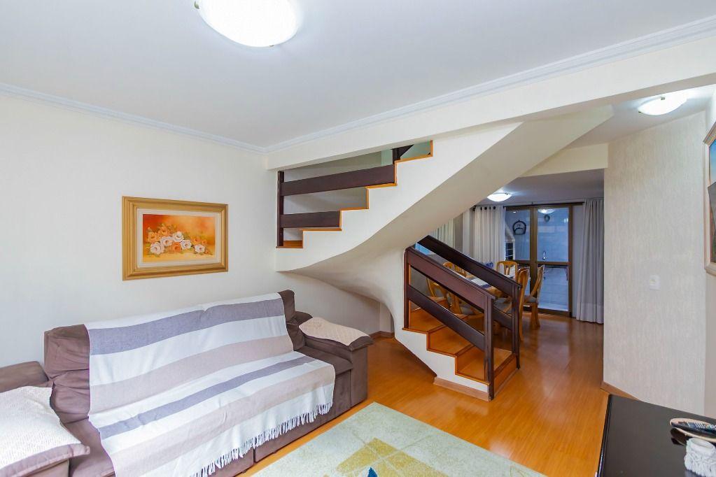 Sobrado em Curitiba - PR, no bairro Água Verde - Referência SO0121-JCN