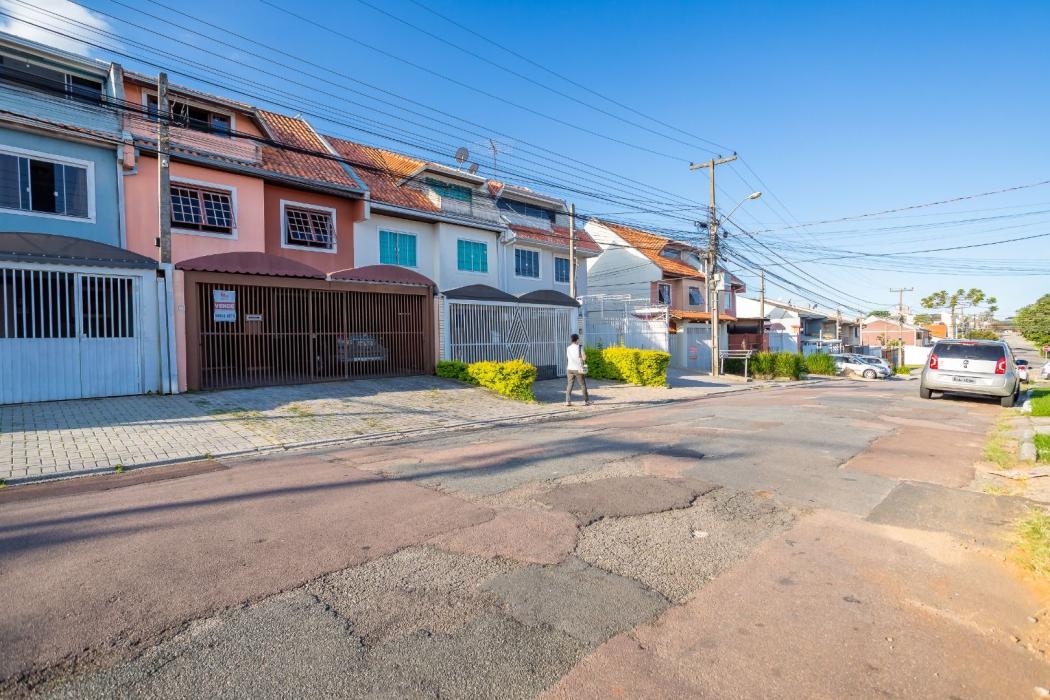 Sobrado à venda com 3 quartos, 124m² - Novo Mundo,Curitiba 