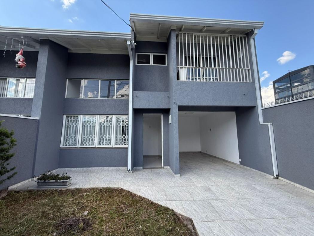 Sobrado em Curitiba - PR, no bairro Prado Velho - Referência SO0162-CBJV