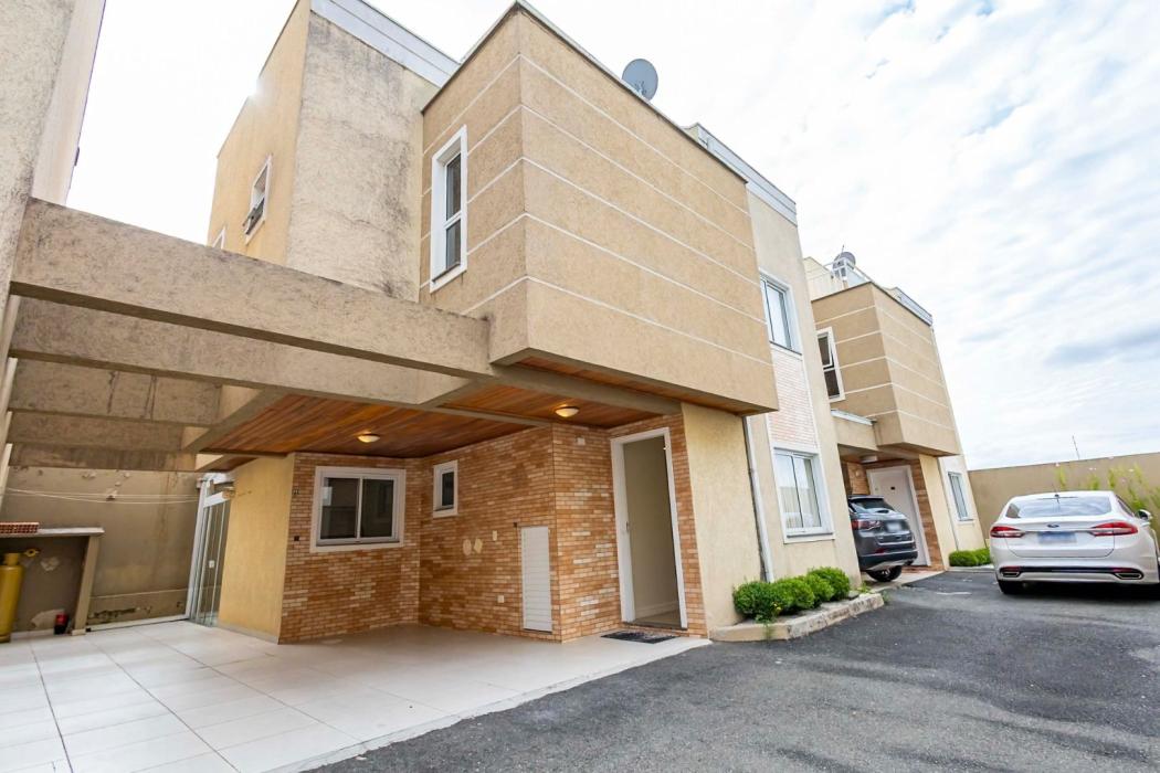 Sobrado em Curitiba - PR, no bairro Atuba - Referência SO0203-VET6