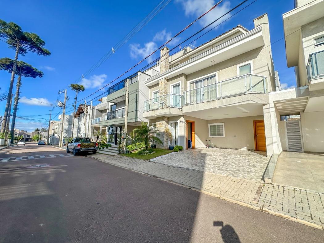 Sobrado em São José dos Pinhais - PR, no bairro Iná - Referência SO0204-CLME