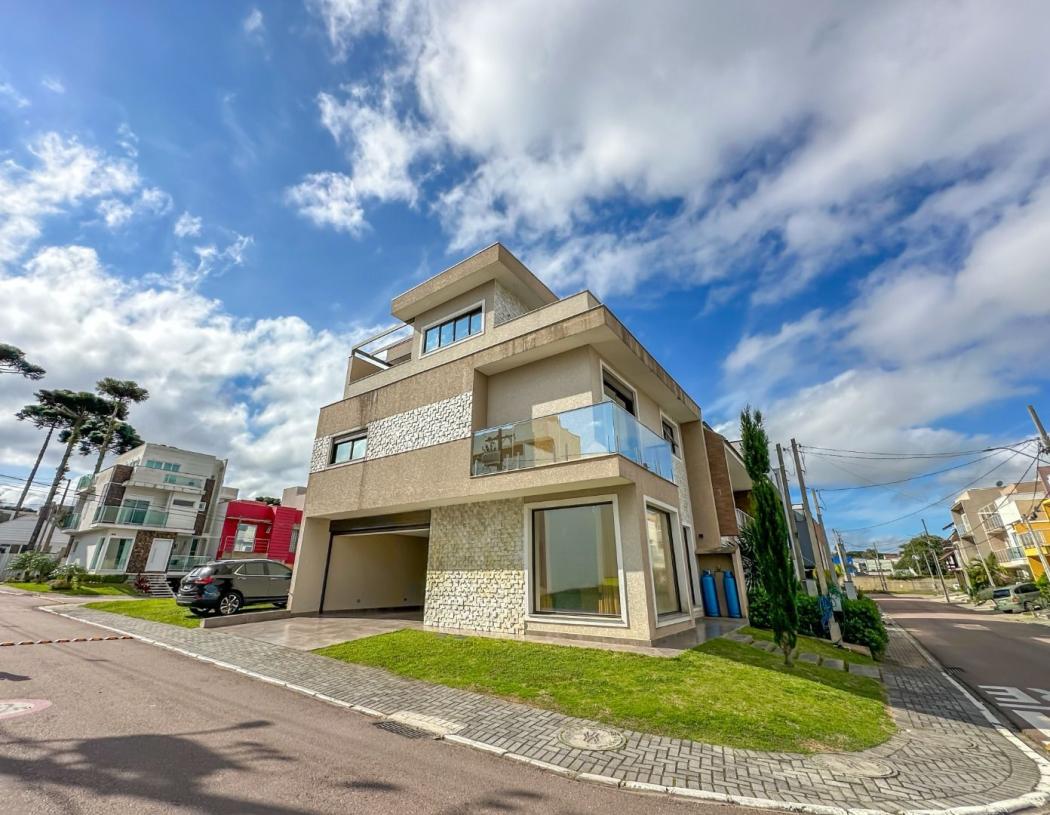 Sobrado em São José dos Pinhais - PR, no bairro Iná - Referência SO0205-CLME