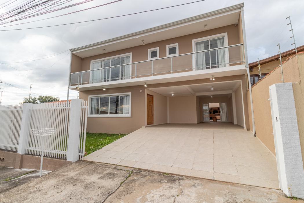Sobrado de 320 m² com 5 dormitórios sendo 2 suítes com espaço gourmet e 3 vagas de garagem no Bacacheri - Voa Corretor - Site para corretores de imóveis