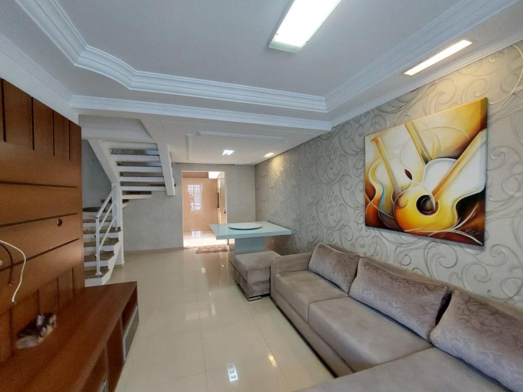  - Sobrado com 3 dormitórios para alugar, 135 m² por R$ 5.330,06/mês - Boqueirão - Curitiba/PR
