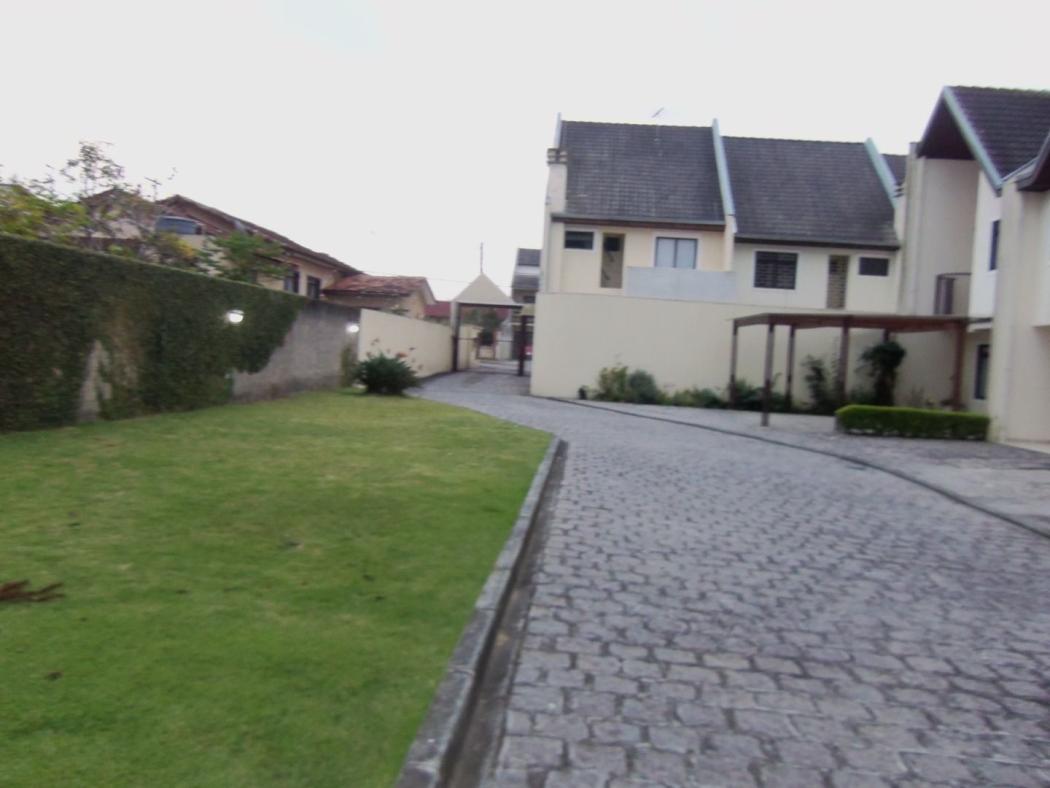  - Sobrado com 3 dormitórios para alugar, 135 m² por R$ 3.225,00/mês - Uberaba - Curitiba/PR