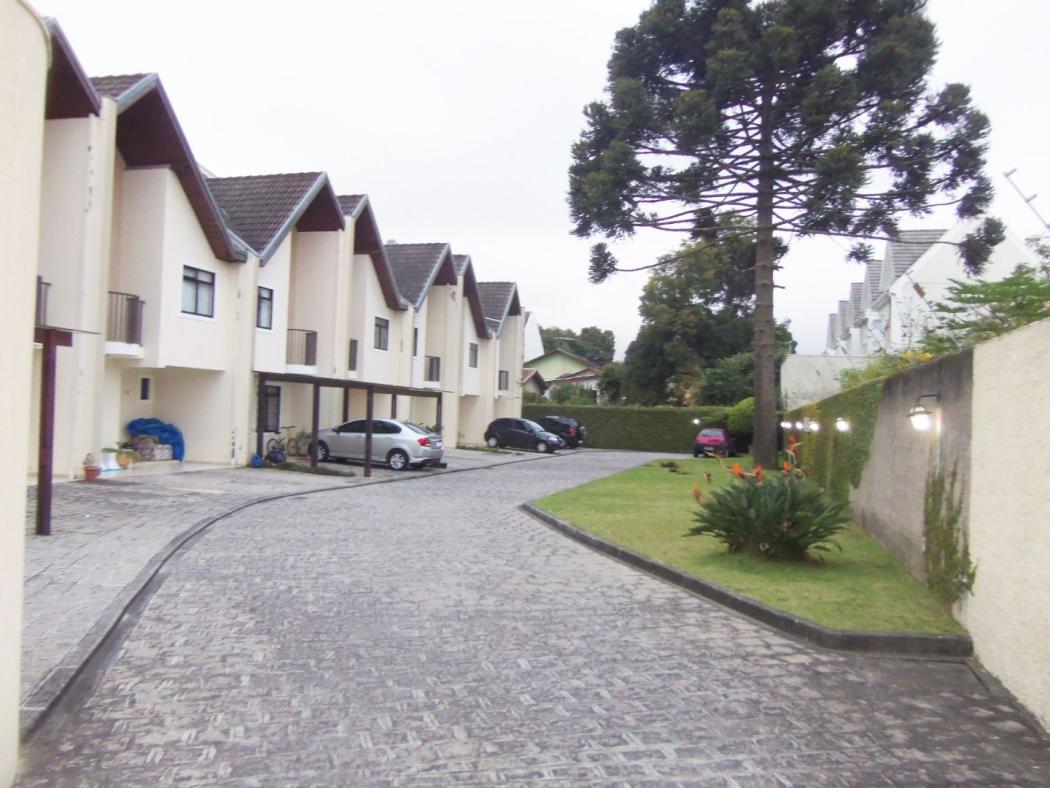 Sobrado com 3 dormitórios para alugar, 135 m² por R$ 3.225,00/mês - Uberaba - Curitiba/PR - Voa Corretor - Site para corretores de imóveis