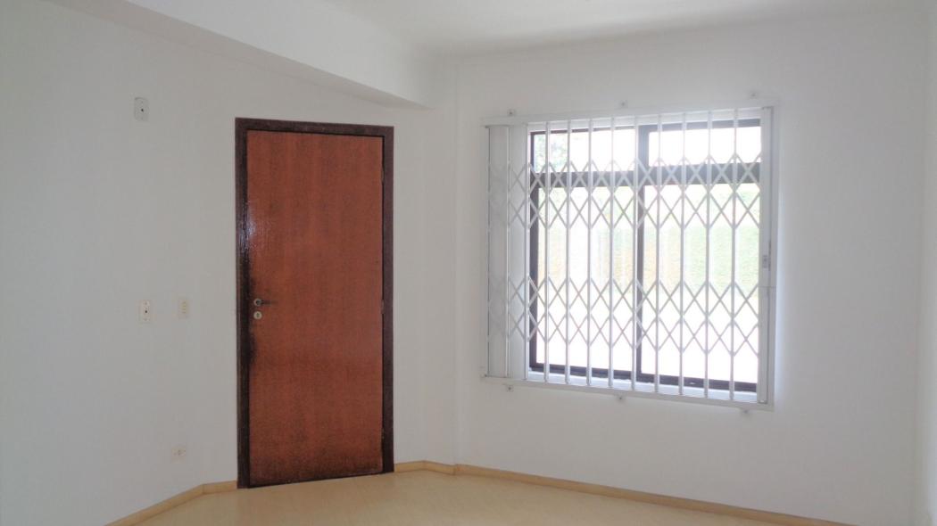  - Sobrado com 3 dormitórios para alugar, 135 m² por R$ 3.225,00/mês - Uberaba - Curitiba/PR