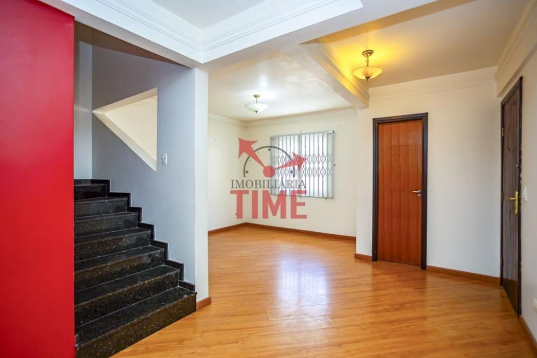 Sobrado à venda com 3 quartos, 120m² - Bacacheri,Curitiba 