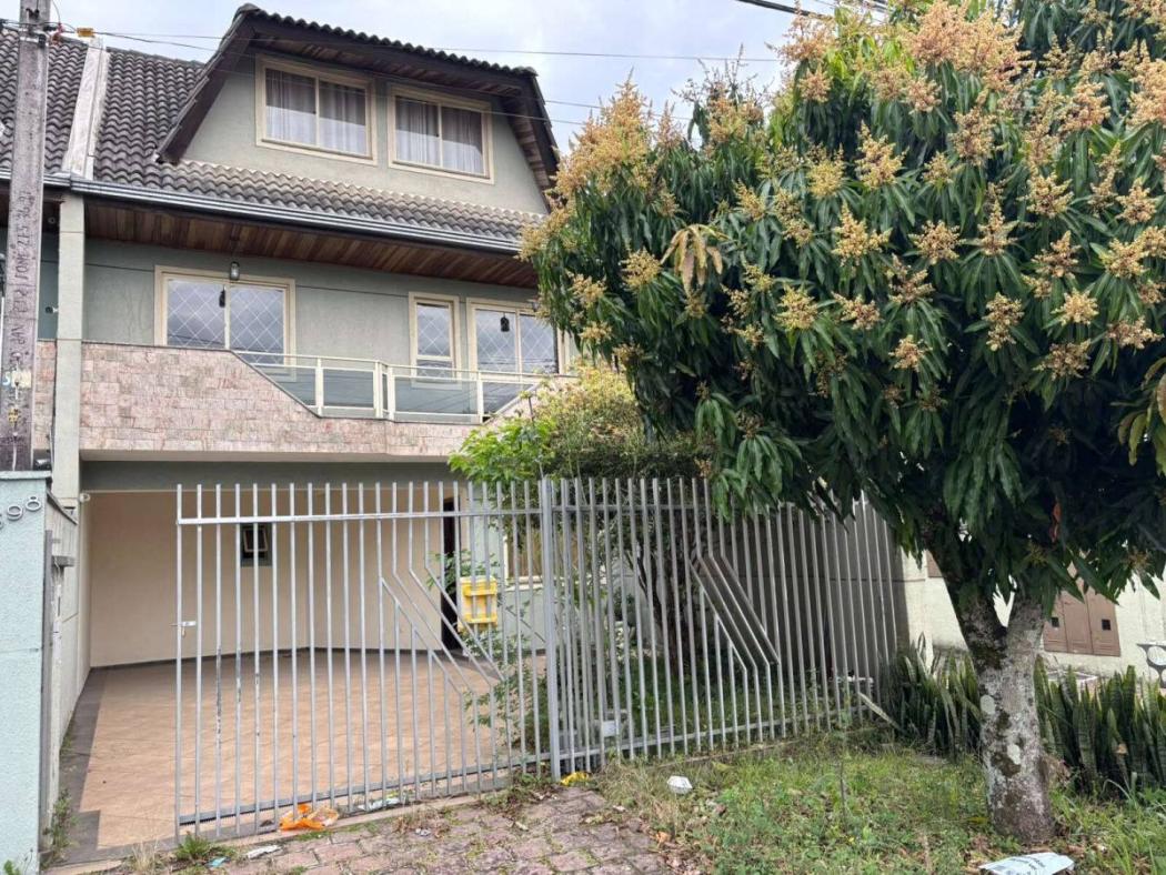 Sobrado Triplex com 3 dormitórios sendo 1 suite no Jardim das Américas
