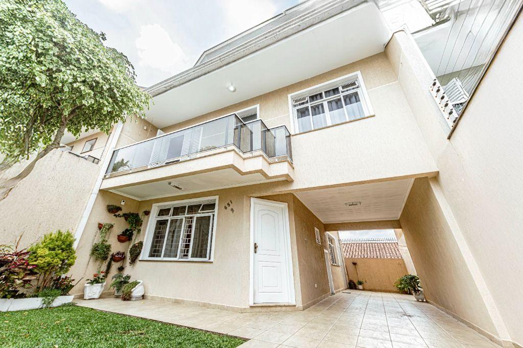 Sobrado em Curitiba - PR, no bairro Xaxim - Referência SO0286-SQU