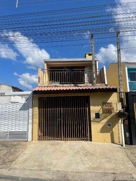 Sobrado em Curitiba - PR, no bairro Campo de Santana - Referência SO0307-NBBR