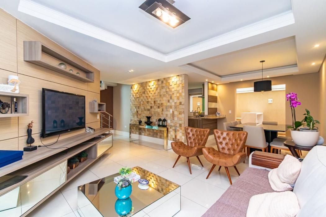 Sobrado em Curitiba - PR, no bairro Capão Raso - Referência SO0381-PTIM