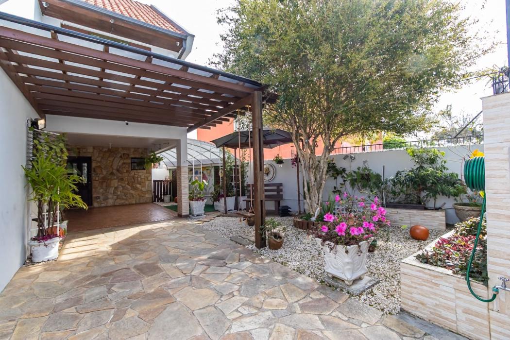 Sobrado em Curitiba - PR, no bairro Vista Alegre - Referência SO0488-FGME