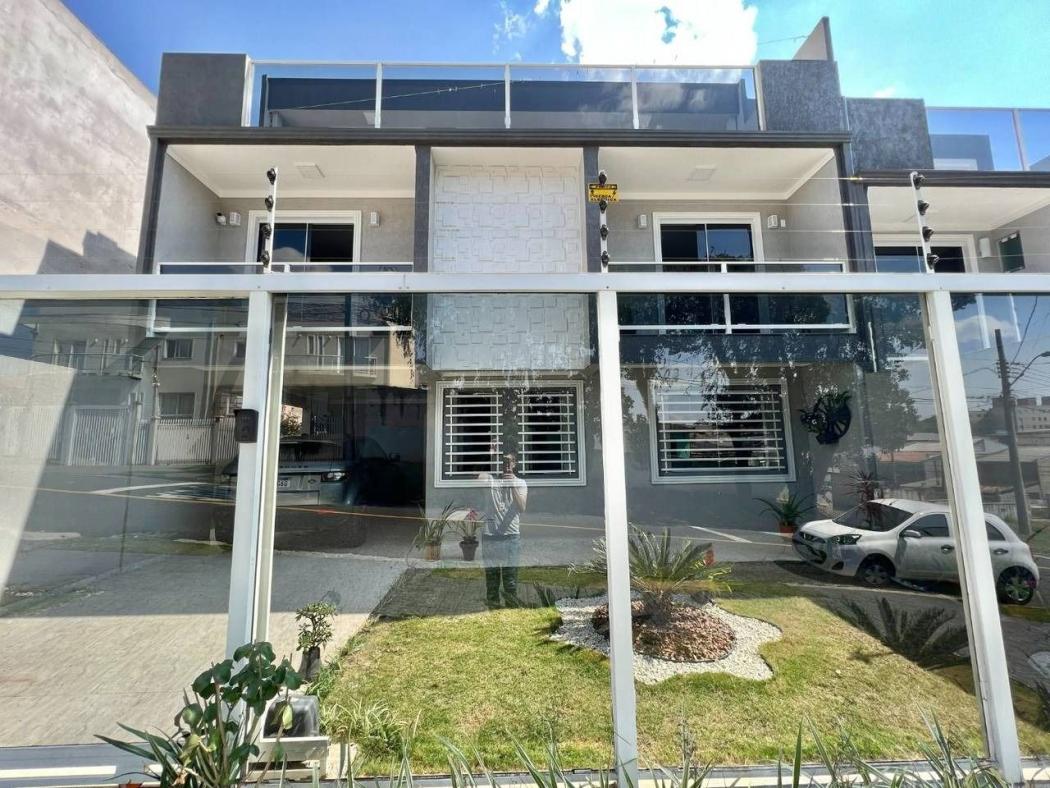 Sobrado em Curitiba - PR, no bairro Capão Raso - Referência SO0604-MOVA