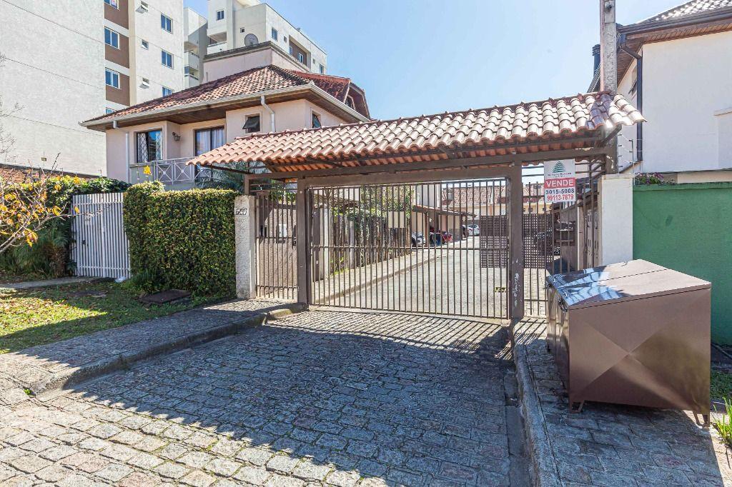 Sobrado em Curitiba - PR, no bairro Novo Mundo - Referência SO0678-ASI