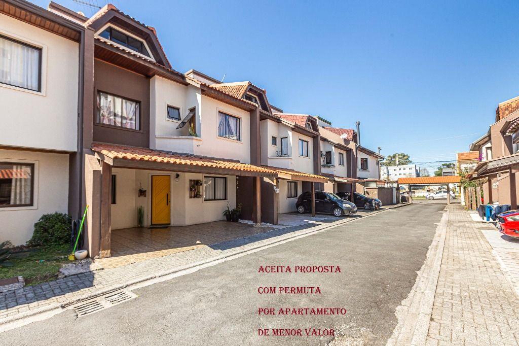 Sobrado a venda Novo Mundo, 3 dormitórios, 2 vagas de garagem - voa corretor