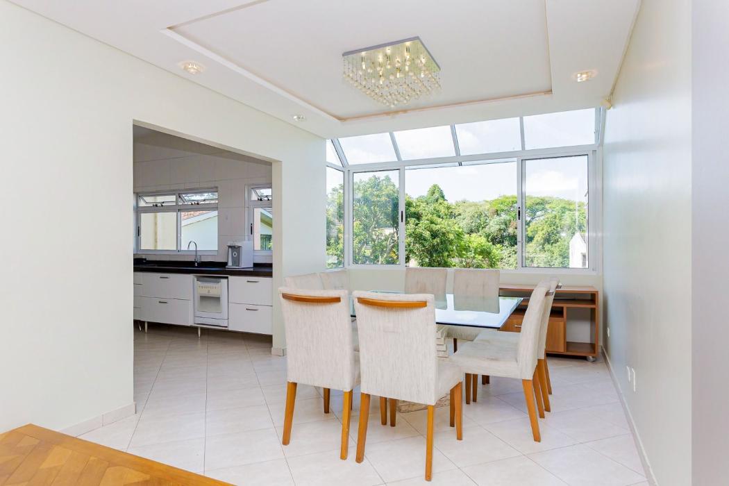 Sobrado em Curitiba - PR, no bairro São Lourenço - Referência SO0741-CONI