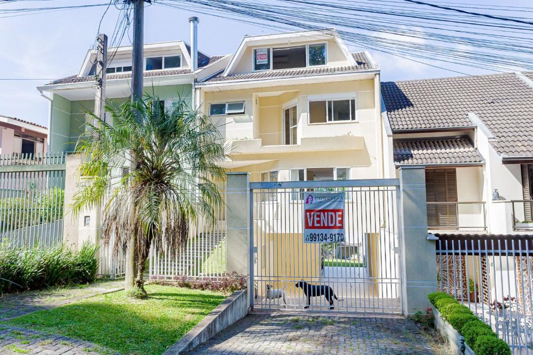 Sobrado Triplex de 4 Quartos, sendo uma Suíte Master - São Lourenço - Curitiba/PR - voa corretor