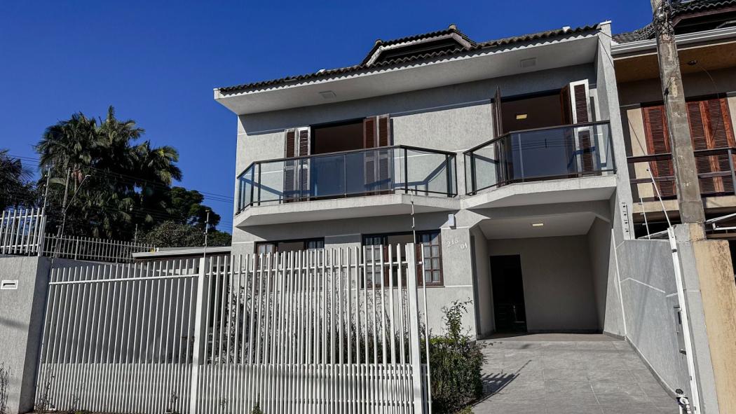 Sobrado em Curitiba - PR, no bairro Pilarzinho - Referência SO0746-CONI