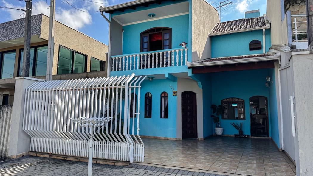 Sobrado em Curitiba - PR, no bairro Fazendinha - Referência SO0748-CONI