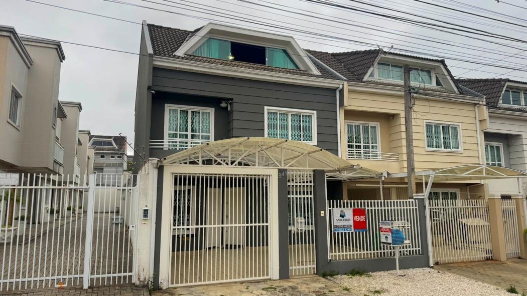 SOBRADO com 3 dormitórios à venda por R$ 800.000,00 no bairro Capão Raso - CURITIBA / PR - Voa Corretor