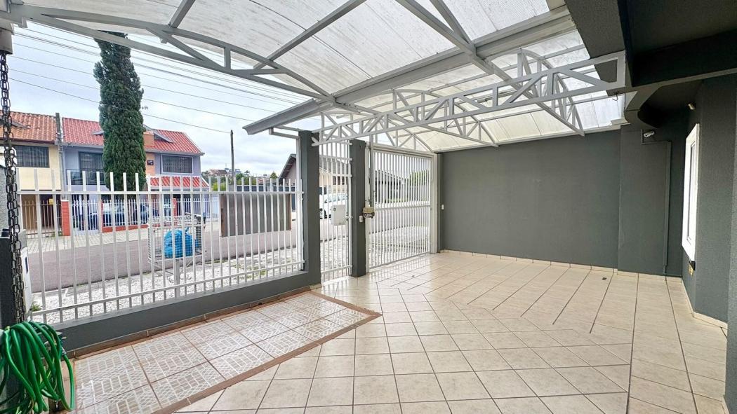  - SOBRADO com 3 dormitórios à venda por R$ 800.000,00 no bairro Capão Raso - CURITIBA / PR