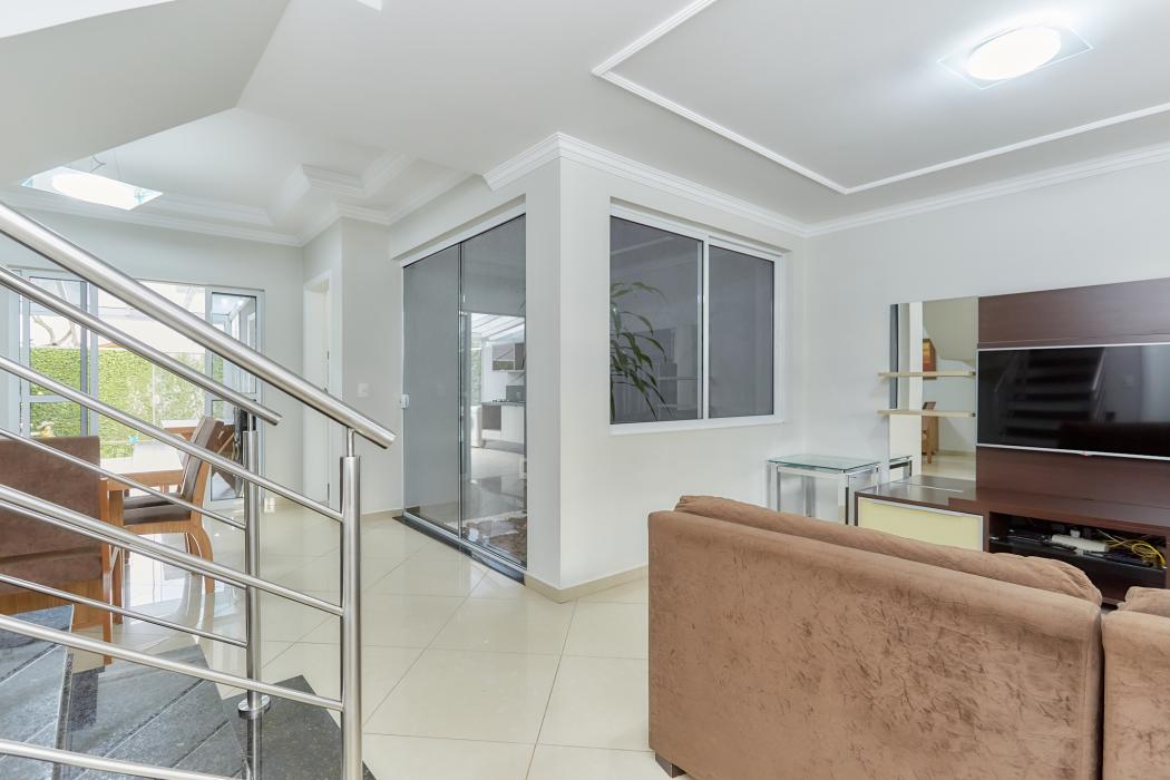 Sobrado em CURITIBA - PR, no bairro Xaxim - Referência SO3925-EDER