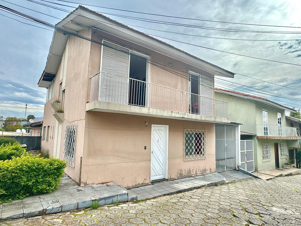 Sobrado em CURITIBA - PR, no bairro Capão Raso - Referência SO770-PIMO