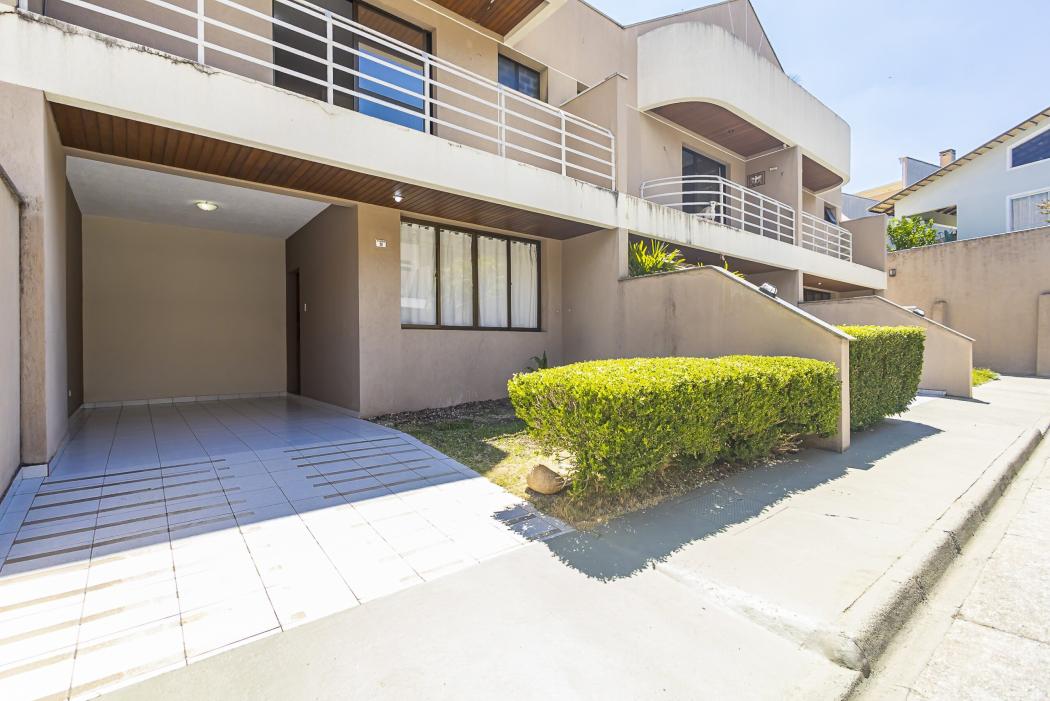 OPORTUNIDADE! Um sobrado com muito espaço em uma localização incrível!