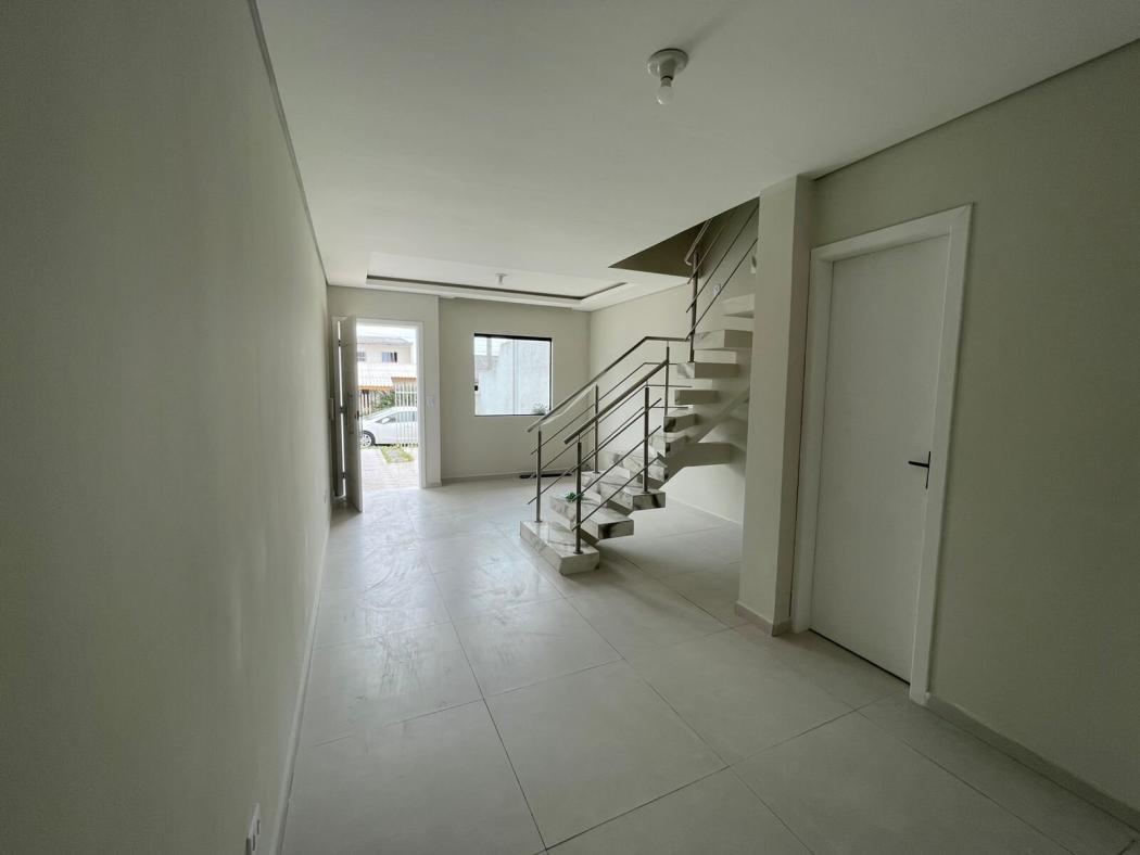 Sobrado em CURITIBA - PR, no bairro Sítio Cercado - Referência SOB125-PIMO