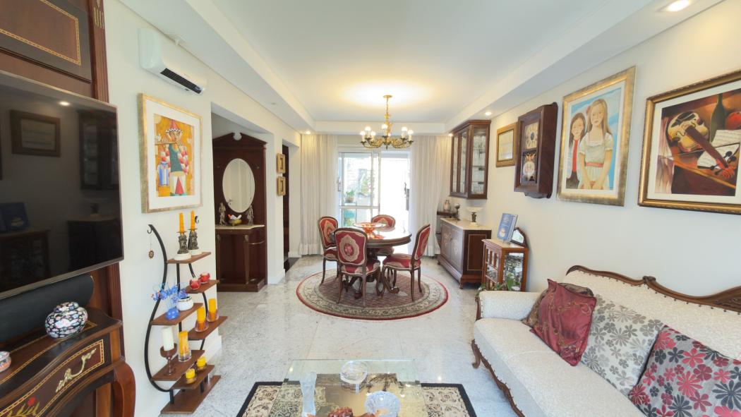 Condomínio em CURITIBA - PR, no bairro Campo Comprido - Referência SOC0001RQ-RAQ