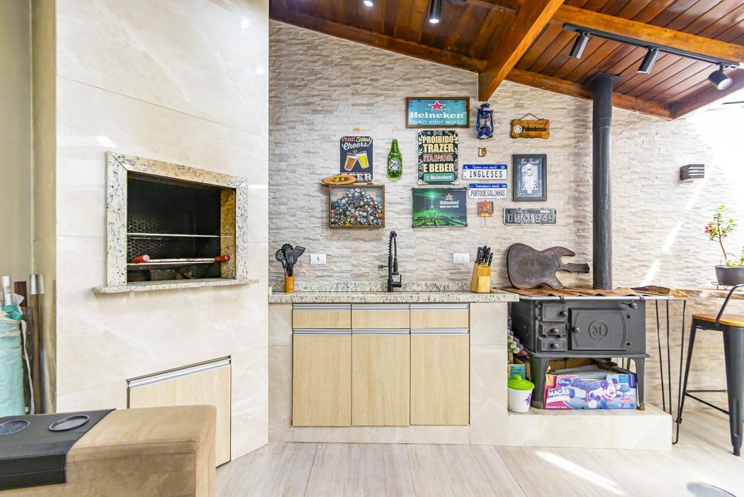 Sobrado à Venda no Alto Tarumã, Pinhais, com Espaço Gourmet, 3 Dormitórios e até 4 Vagas