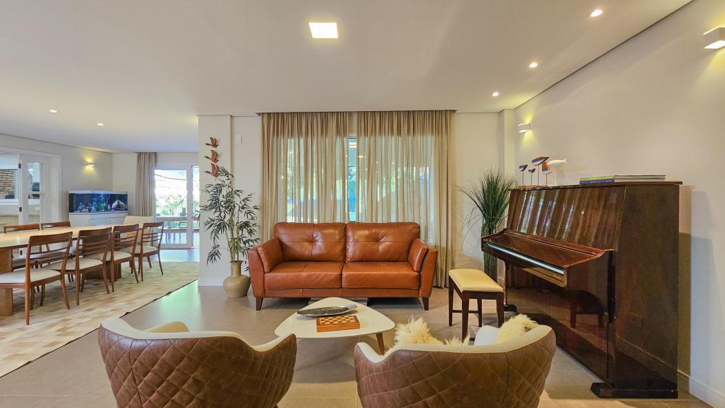 Casa à venda com 4 quartos, 365m² - Vista Alegre,Curitiba 