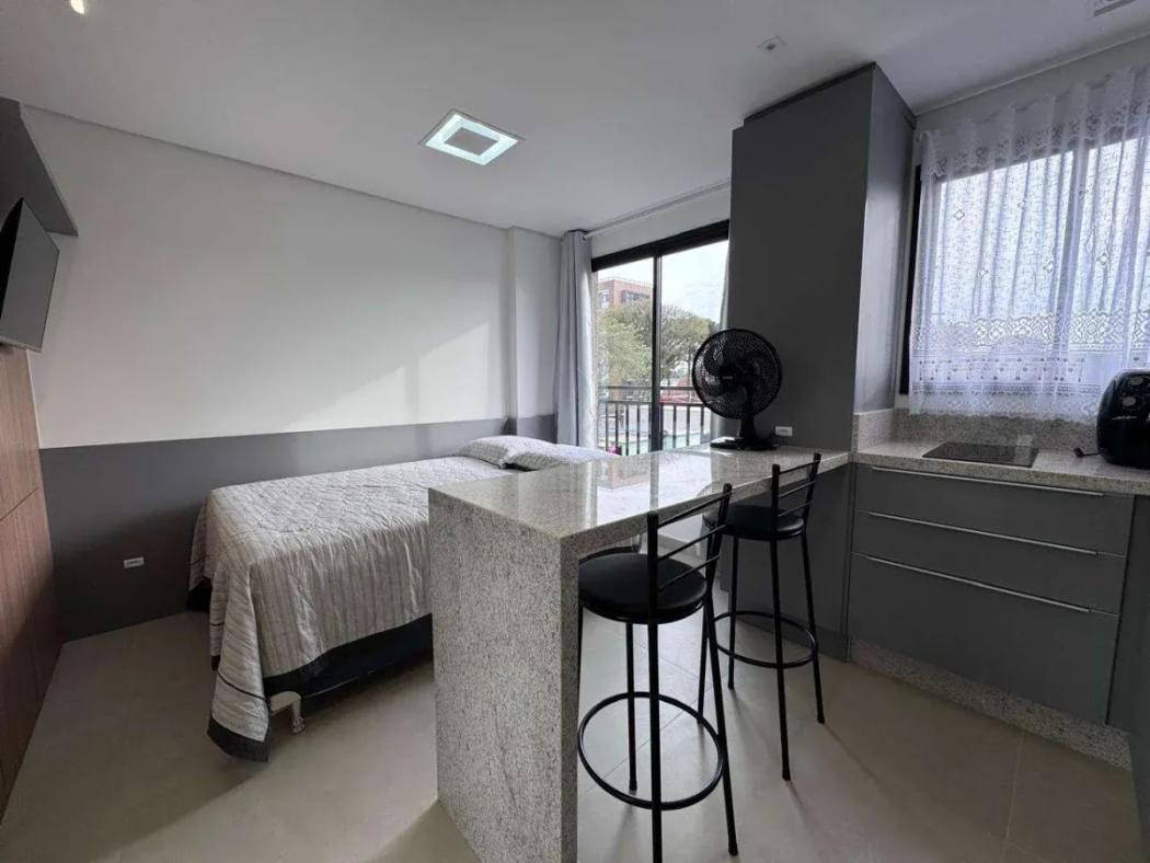 Kitnet em Curitiba - PR, no bairro Prado Velho - Referência ST0001-CAV