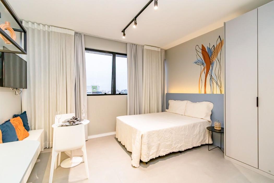 Kitnet em Curitiba - PR, no bairro Água Verde - Referência ST0005-MAI8