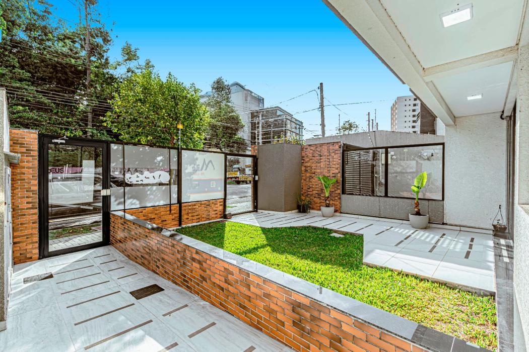 Kitnet em Curitiba - PR, no bairro Centro Cívico - Referência ST0010-LACJ