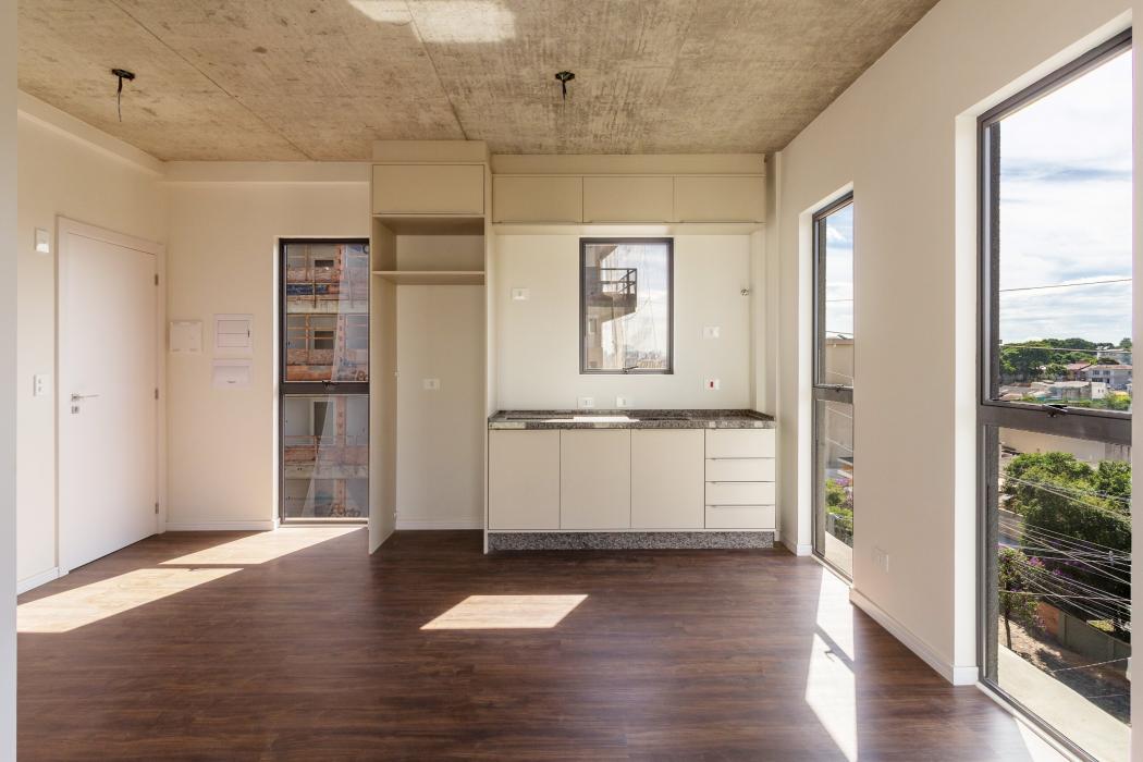 STUDIO COM 29M², EM LOCALIZAÇÃO PRIVILEGIADA NO ÁGUA VERDE, A DUAS QUADRAS DO ESTÁDIO DO ATLÉTICO.