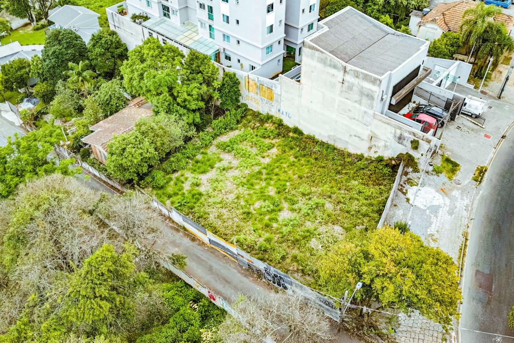 Terreno de Esquina em Avenida Movimentada no Tingui - 537m² ! - Voa Corretor - Site para corretores de imóveis