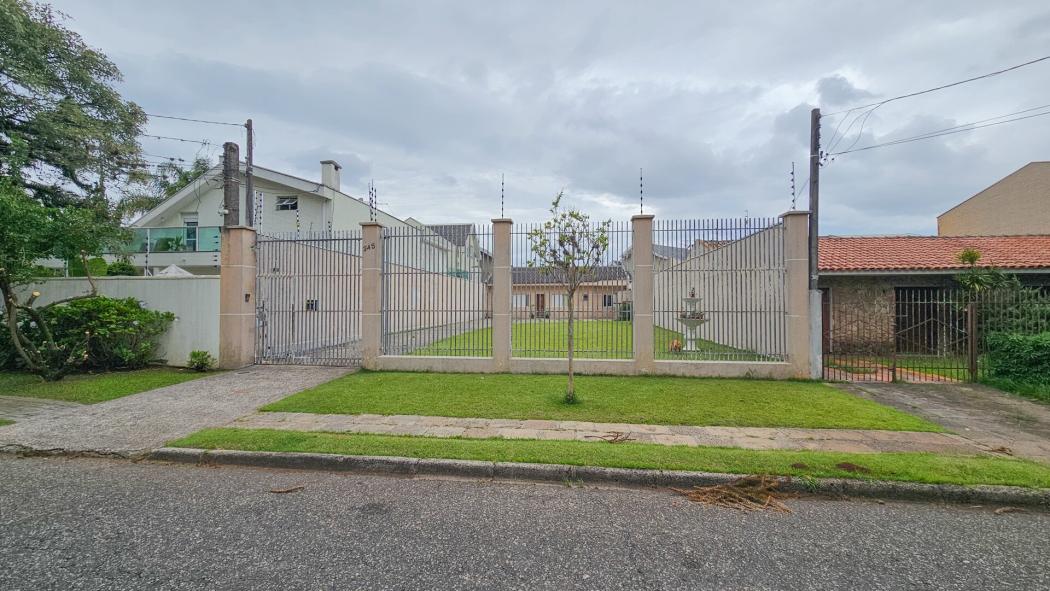 Terreno plano e limpo de 450 m² privativo no Guabirotuba