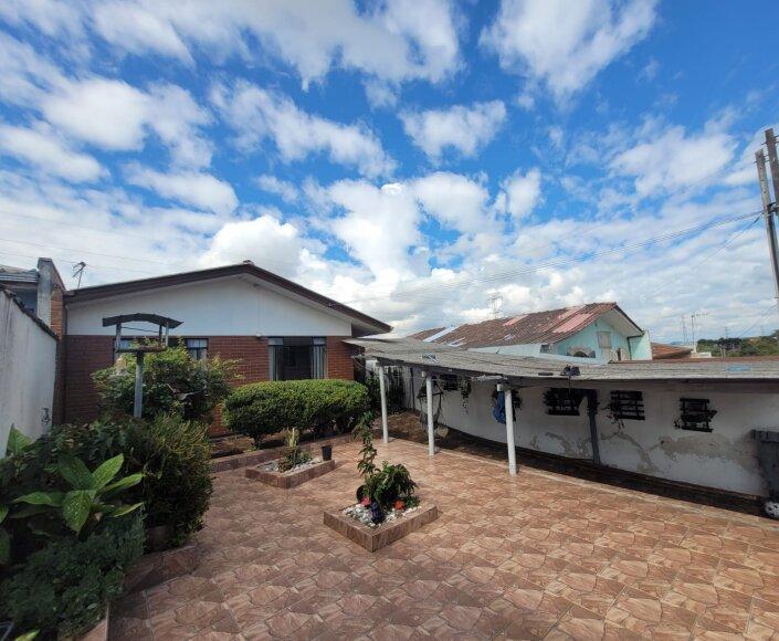 Residencia à venda 3 dormitórios com 4 vagas de garagem | Caiiua - Curitiba-PR